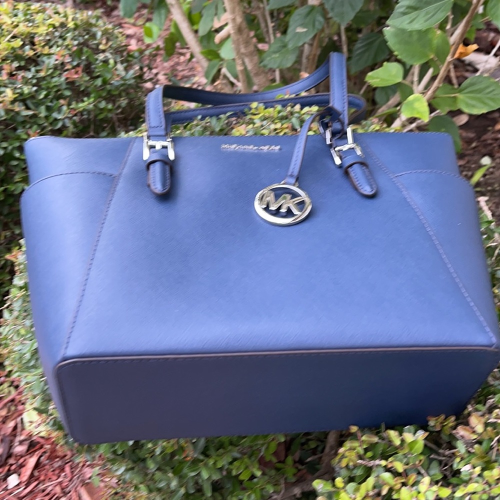 Michael Kors Charlotte Large Top Zip Leather Tote - Picture 9 of 16